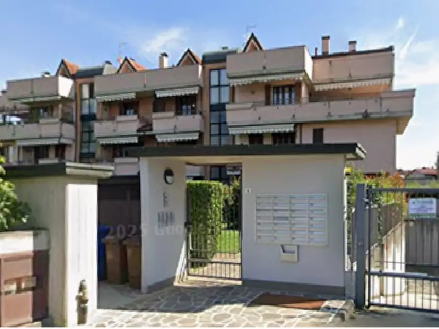 Immagine 2 di Appartamento in vendita  in VIA BECCARIA a Villasanta