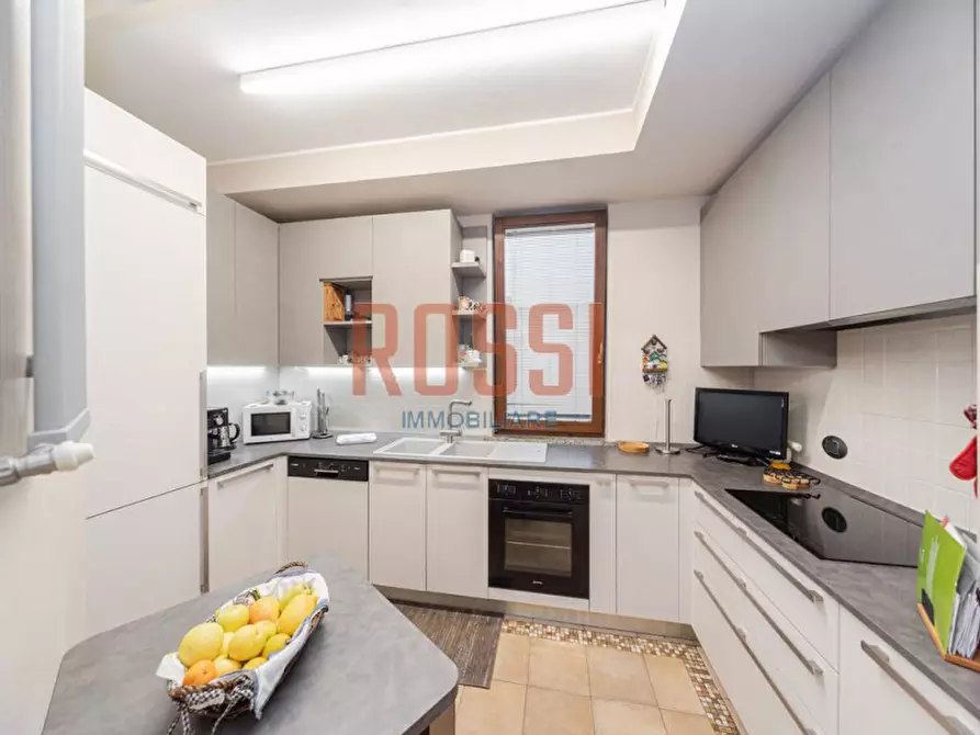 Immagine 8 di Appartamento in vendita  in VIA BECCARIA a Villasanta