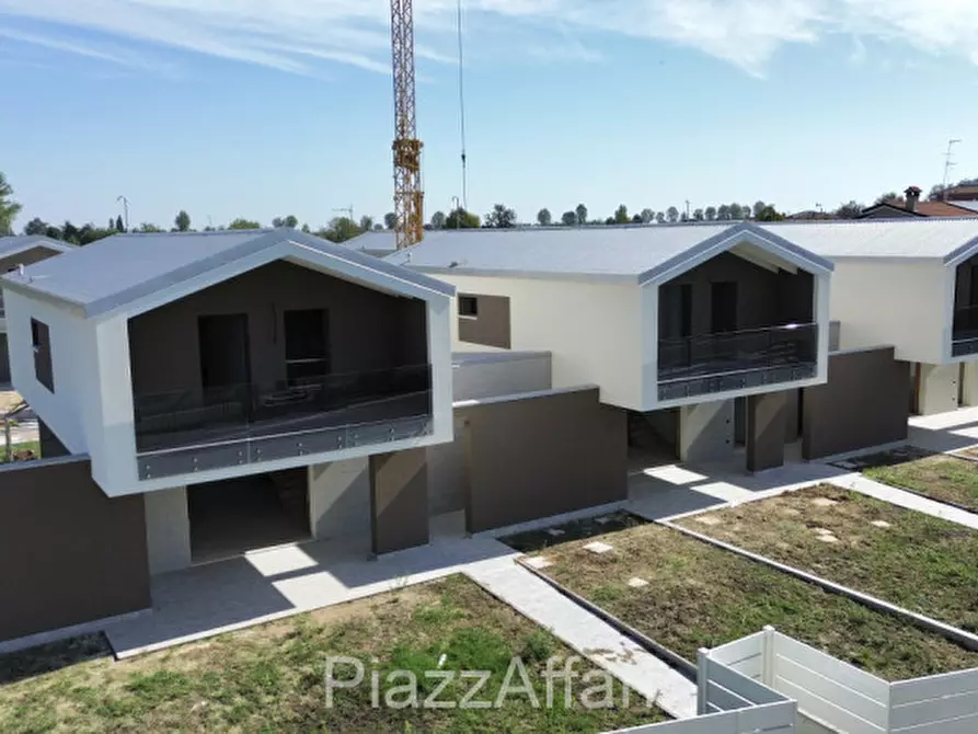 Immagine 2 di Casa bifamiliare in vendita  in Via Roma a Camponogara