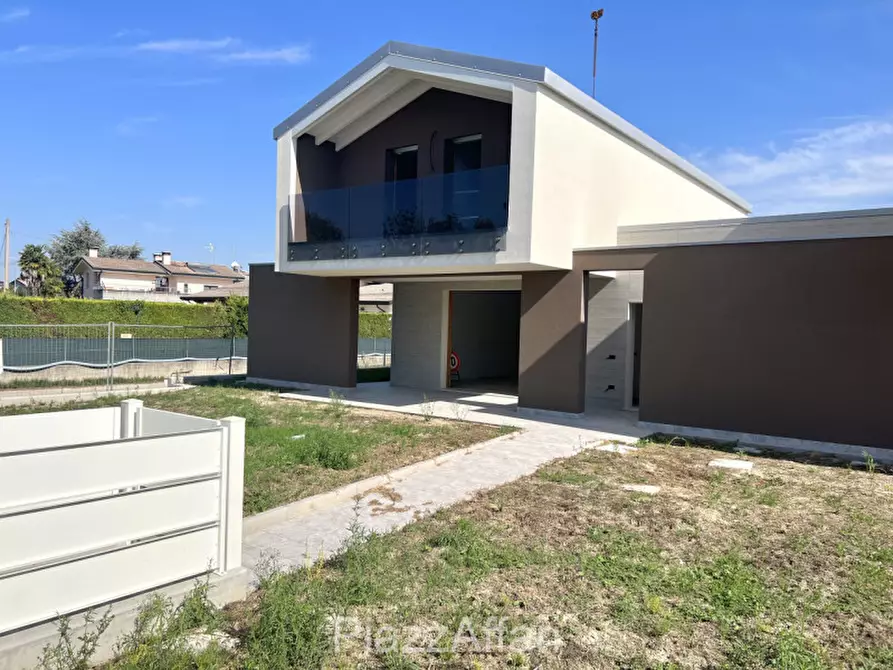 Immagine 1 di Casa indipendente in vendita  in Via Roma a Camponogara