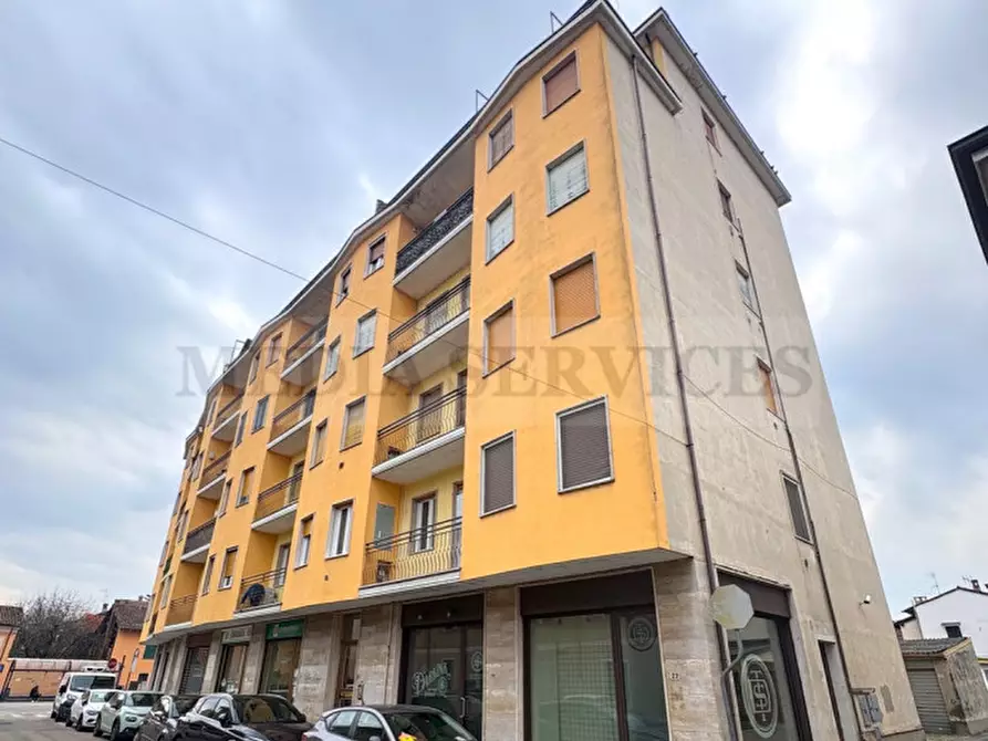 Immagine 21 di Appartamento in vendita  in via Borgonuovo n° 26 a Garlasco