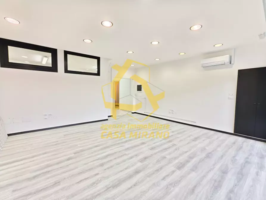 Immagine 1 di Negozio in affitto  in Via Benedetto Cairoli a Dolo