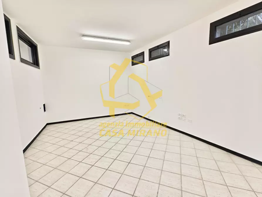 Immagine 2 di Negozio in affitto  in Via Benedetto Cairoli a Dolo