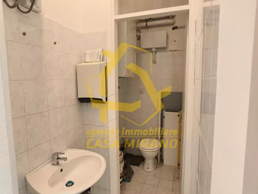 Immagine 3 di Negozio in affitto  in Via Benedetto Cairoli a Dolo