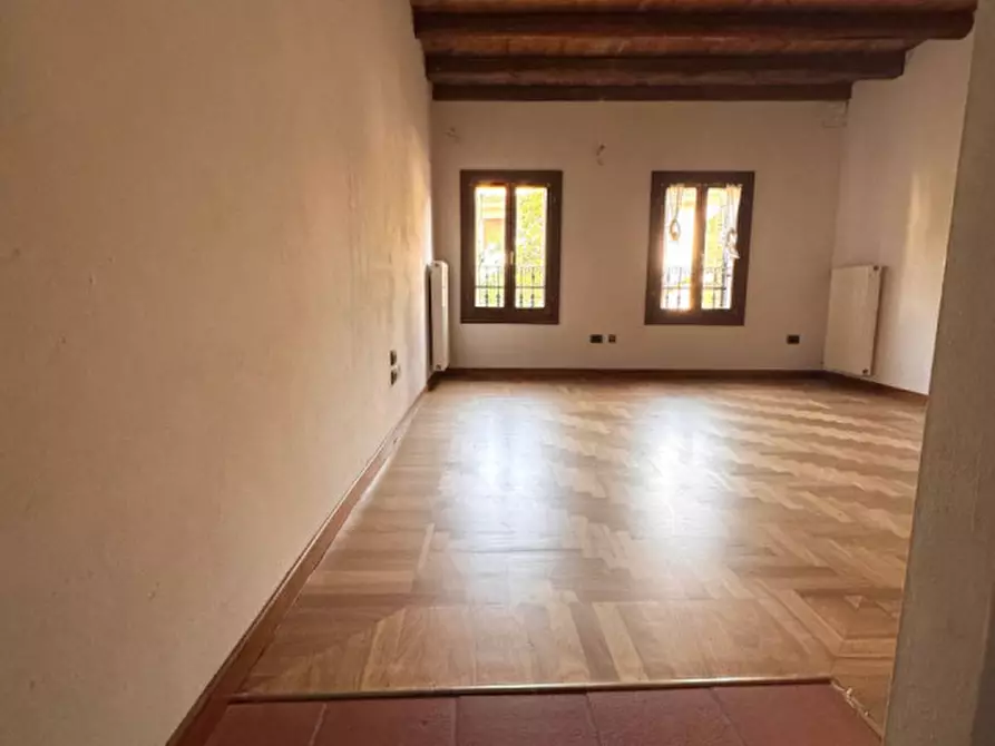 Immagine 8 di Villetta a schiera in vendita  a Giavera Del Montello