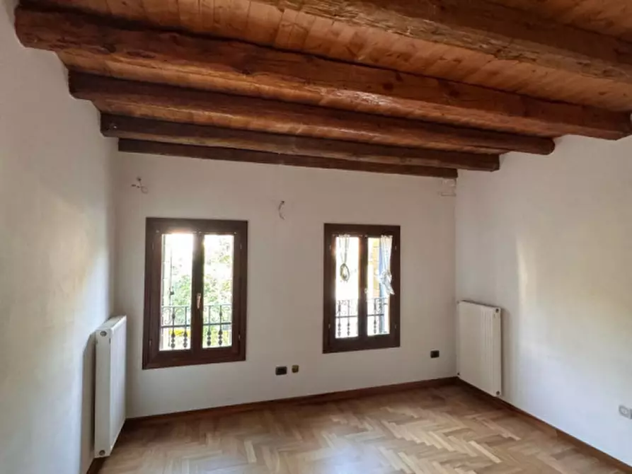 Immagine 18 di Villetta a schiera in vendita  a Giavera Del Montello