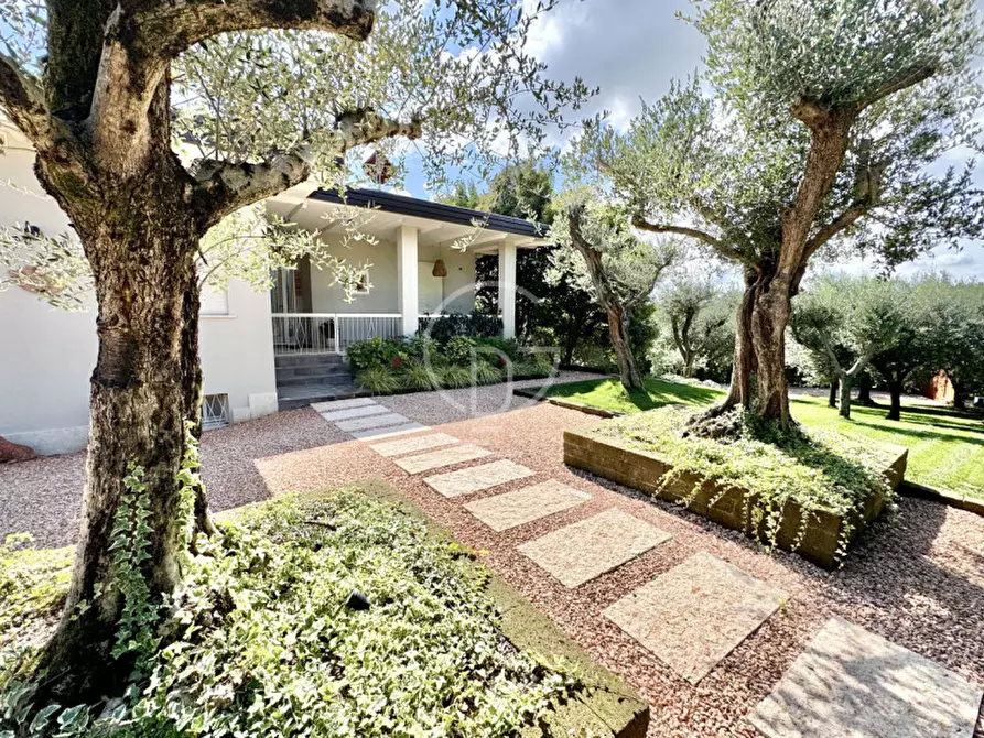 Immagine 12 di Villa in vendita  in Via Dei Colli a Lonato del Garda