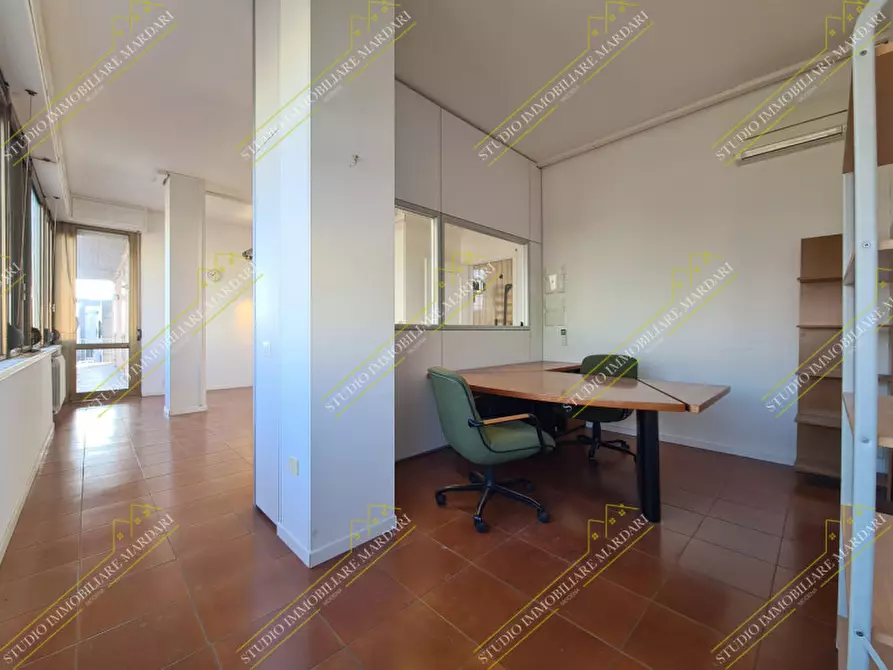 Immagine 9 di Ufficio in affitto  in via emilia est 800 a Modena