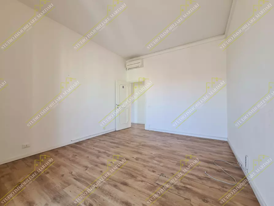 Immagine 22 di Ufficio in affitto  in via emilia est 800 a Modena