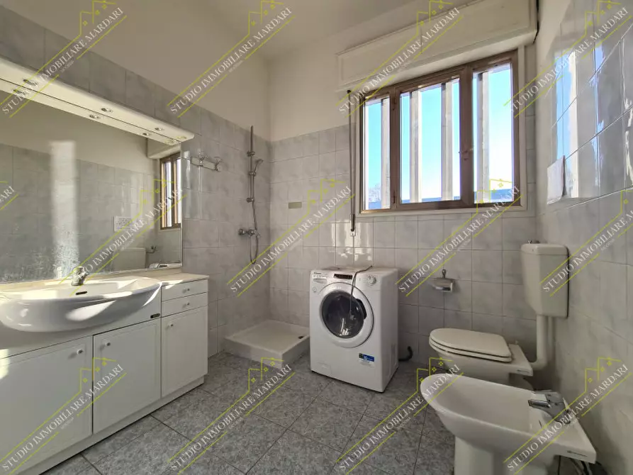 Immagine 26 di Ufficio in affitto  in via emilia est 800 a Modena