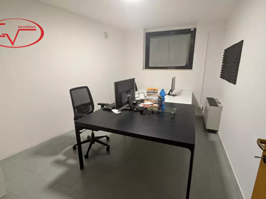 Immagine 4 di Ufficio in vendita  in Viale Armando Diaz a Montevarchi