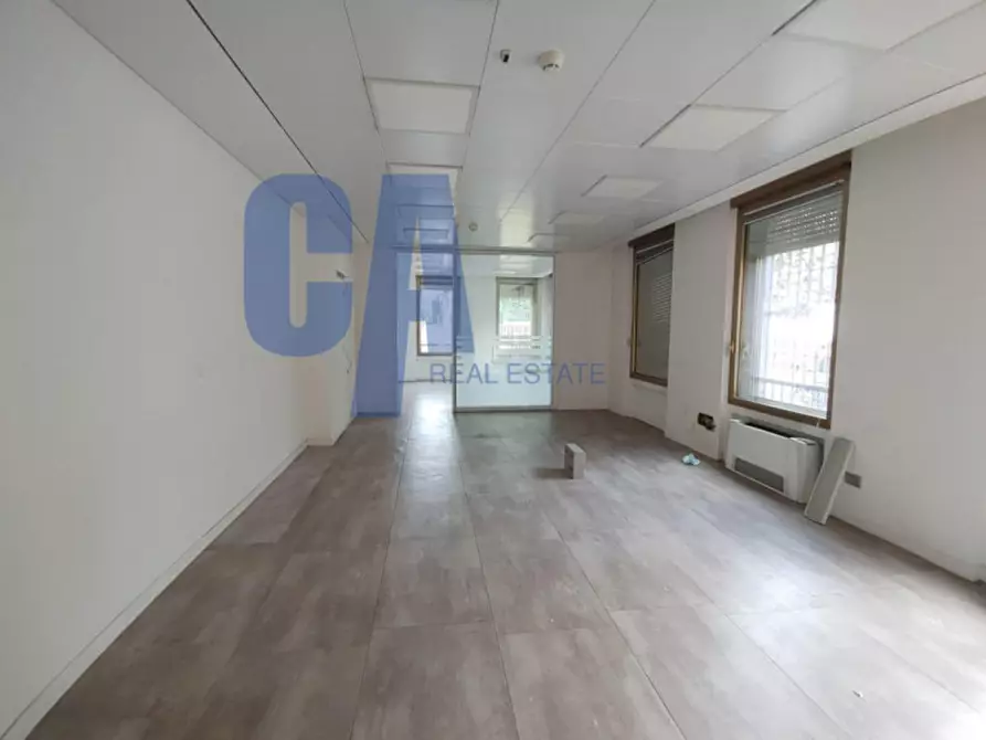 Immagine 3 di Ufficio in affitto  in PIAZZA MONTE TITANO a Milano