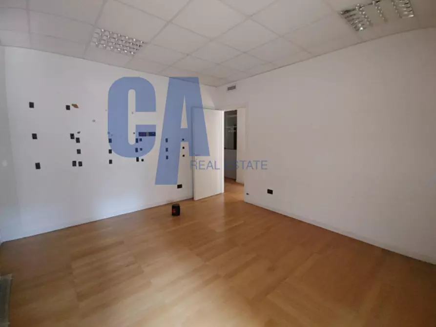 Immagine 4 di Ufficio in affitto  in PIAZZA MONTE TITANO a Milano