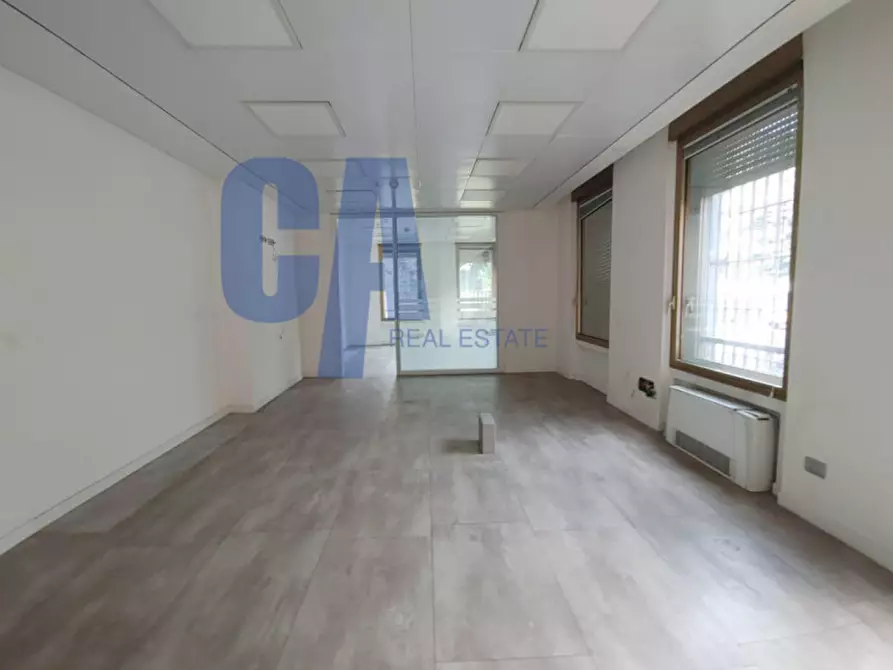 Immagine 11 di Ufficio in affitto  in PIAZZA MONTE TITANO a Milano