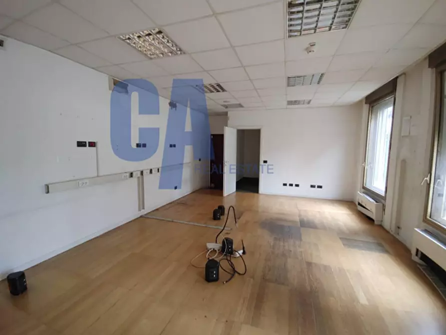 Immagine 6 di Ufficio in affitto  in PIAZZA MONTE TITANO a Milano