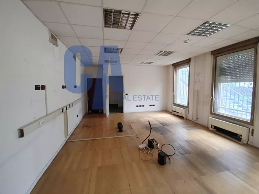 Immagine 8 di Ufficio in affitto  in PIAZZA MONTE TITANO a Milano
