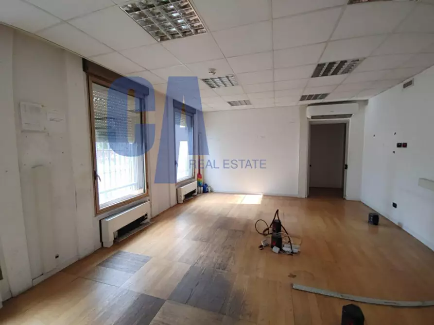 Immagine 9 di Ufficio in affitto  in PIAZZA MONTE TITANO a Milano