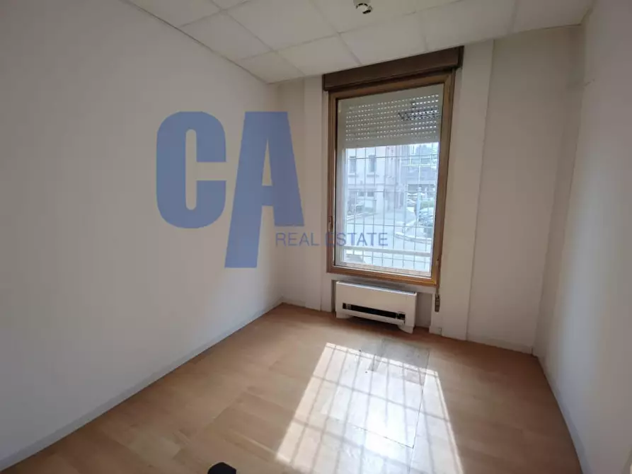 Immagine 12 di Ufficio in affitto  in PIAZZA MONTE TITANO a Milano