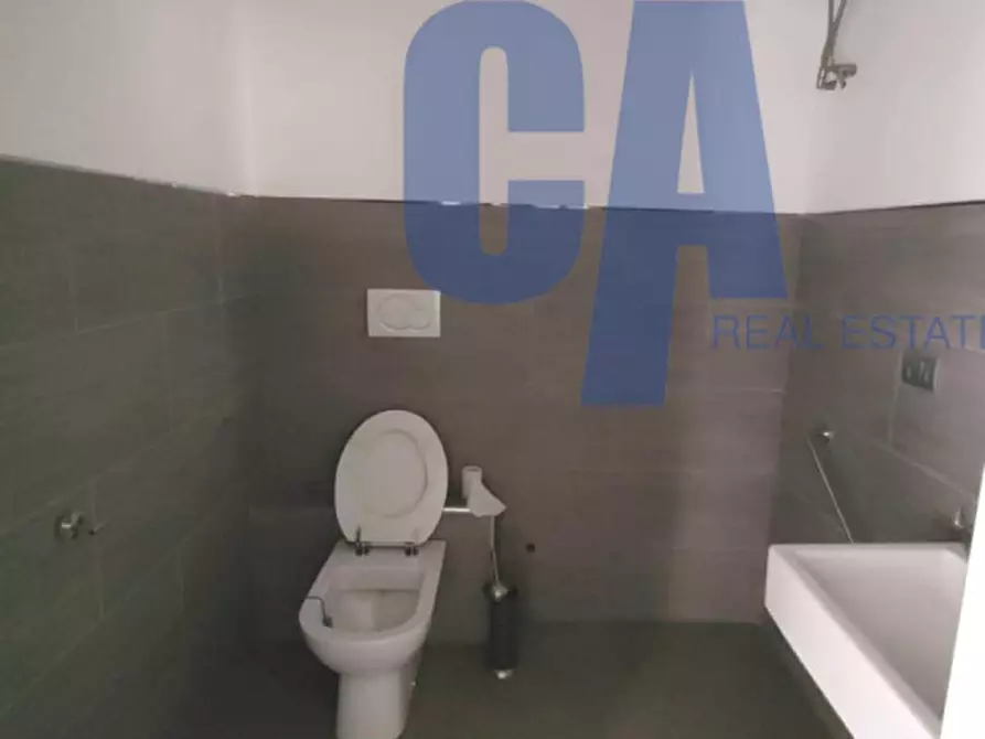 Immagine 14 di Ufficio in affitto  in PIAZZA MONTE TITANO a Milano