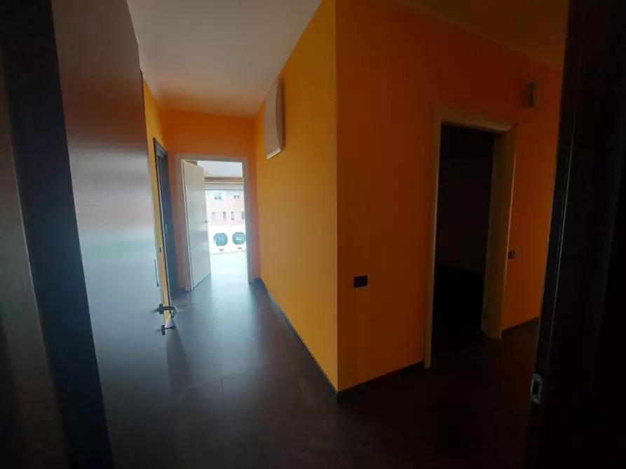 Immagine 3 di Negozio in vendita  in Corso Moncenisio, N. 43 a Rosta