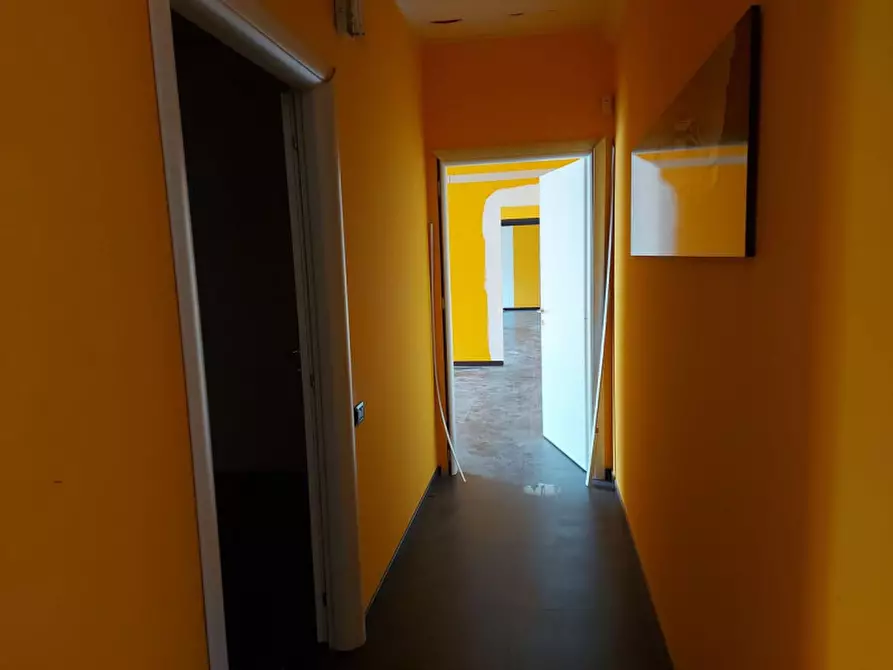 Immagine 4 di Negozio in vendita  in Corso Moncenisio, N. 43 a Rosta