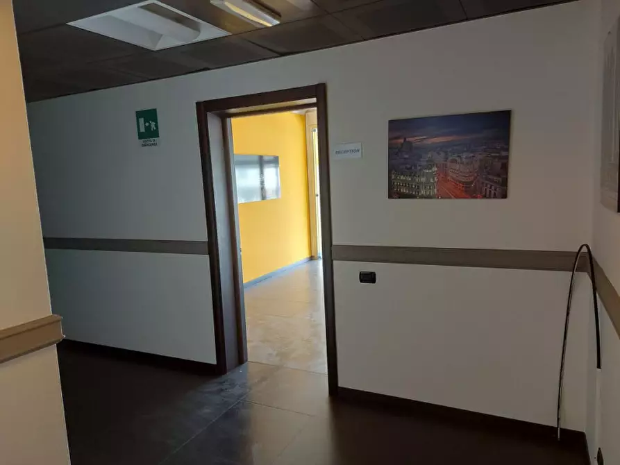 Immagine 10 di Negozio in vendita  in Corso Moncenisio, N. 43 a Rosta