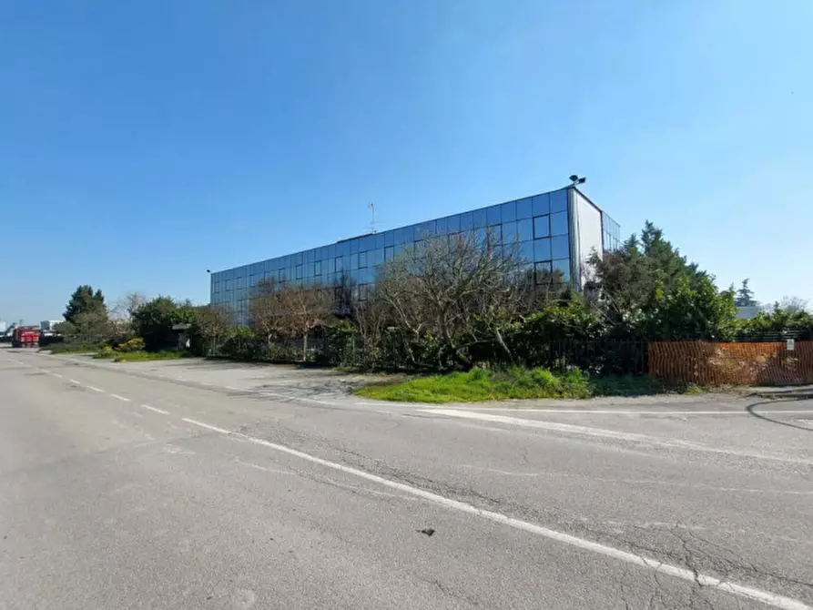 Immagine 15 di Ufficio in vendita  in Via Guido Rossa, N. 8 a Cornate D'adda