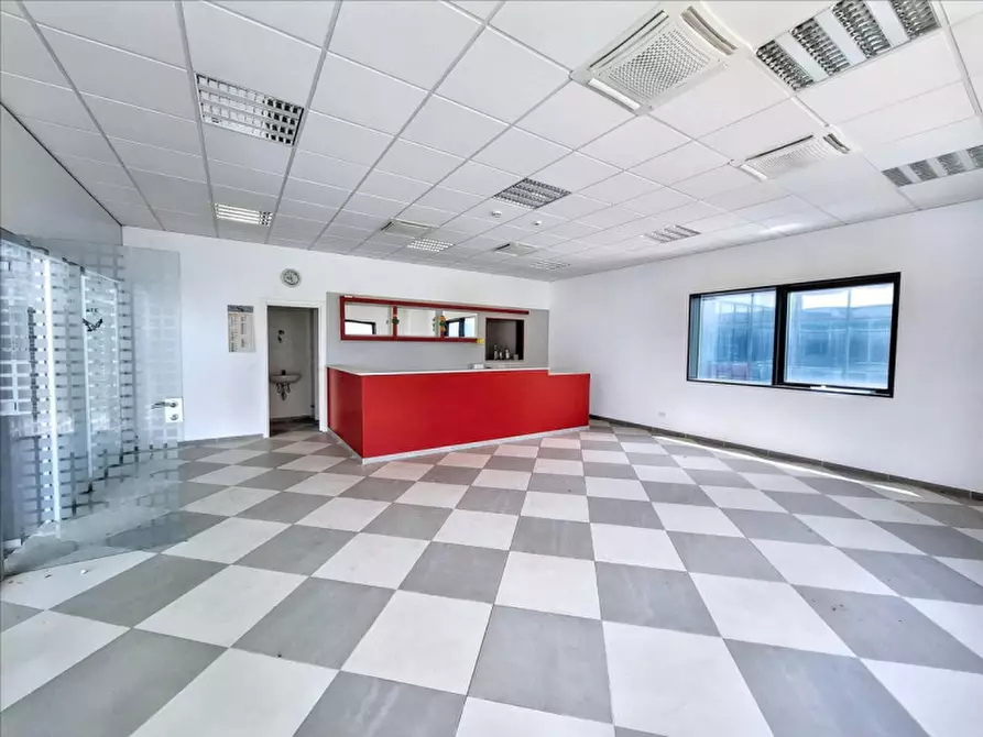 Immagine 4 di Ufficio in vendita  in SS261, N. snc a Poggio Picenze