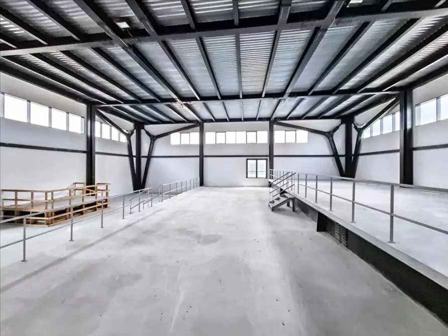 Immagine 5 di Ufficio in vendita  in SS261, N. snc a Poggio Picenze