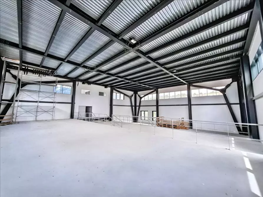 Immagine 6 di Ufficio in vendita  in SS261, N. snc a Poggio Picenze