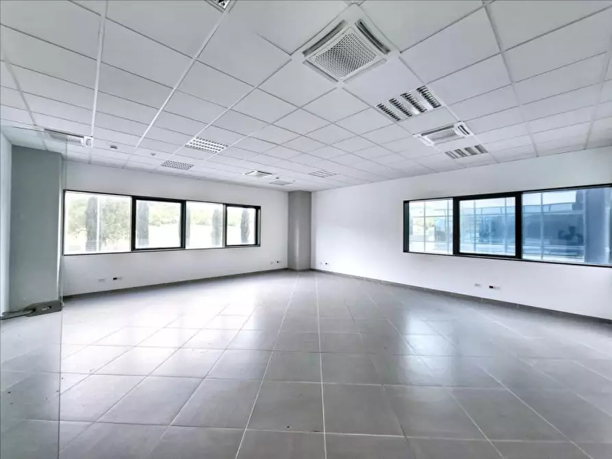 Immagine 8 di Ufficio in vendita  in SS261, N. snc a Poggio Picenze