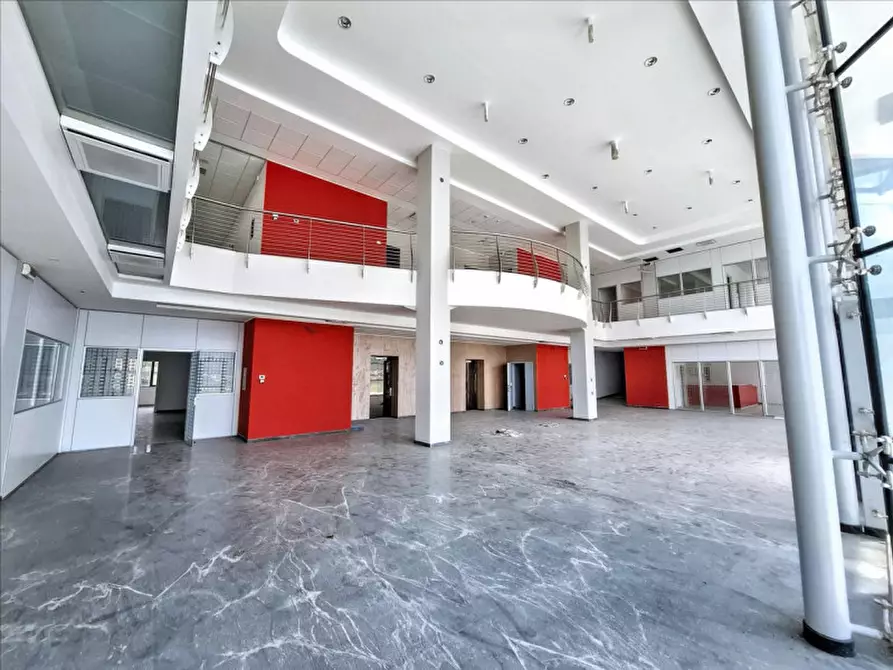 Immagine 9 di Ufficio in vendita  in SS261, N. snc a Poggio Picenze