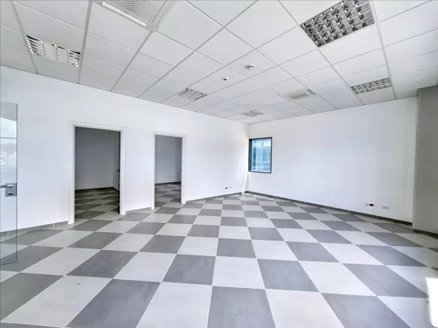 Immagine 11 di Ufficio in vendita  in SS261, N. snc a Poggio Picenze