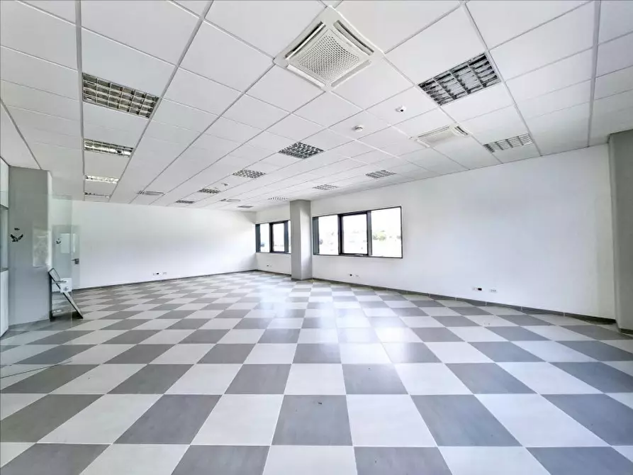 Immagine 12 di Ufficio in vendita  in SS261, N. snc a Poggio Picenze