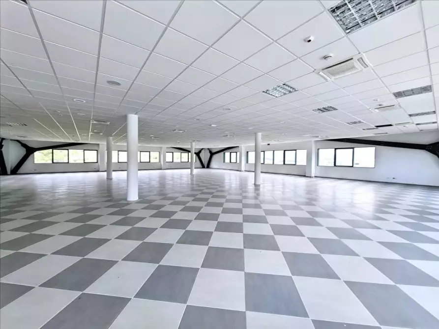 Immagine 15 di Ufficio in vendita  in SS261, N. snc a Poggio Picenze