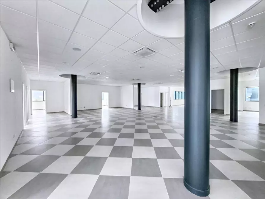 Immagine 21 di Ufficio in vendita  in SS261, N. snc a Poggio Picenze