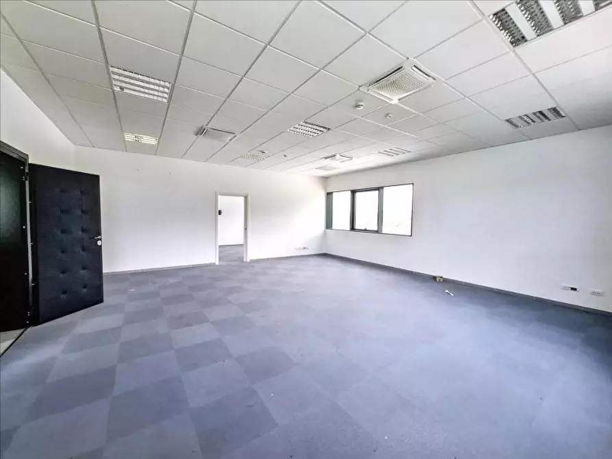 Immagine 24 di Ufficio in vendita  in SS261, N. snc a Poggio Picenze