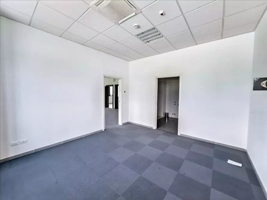 Immagine 25 di Ufficio in vendita  in SS261, N. snc a Poggio Picenze