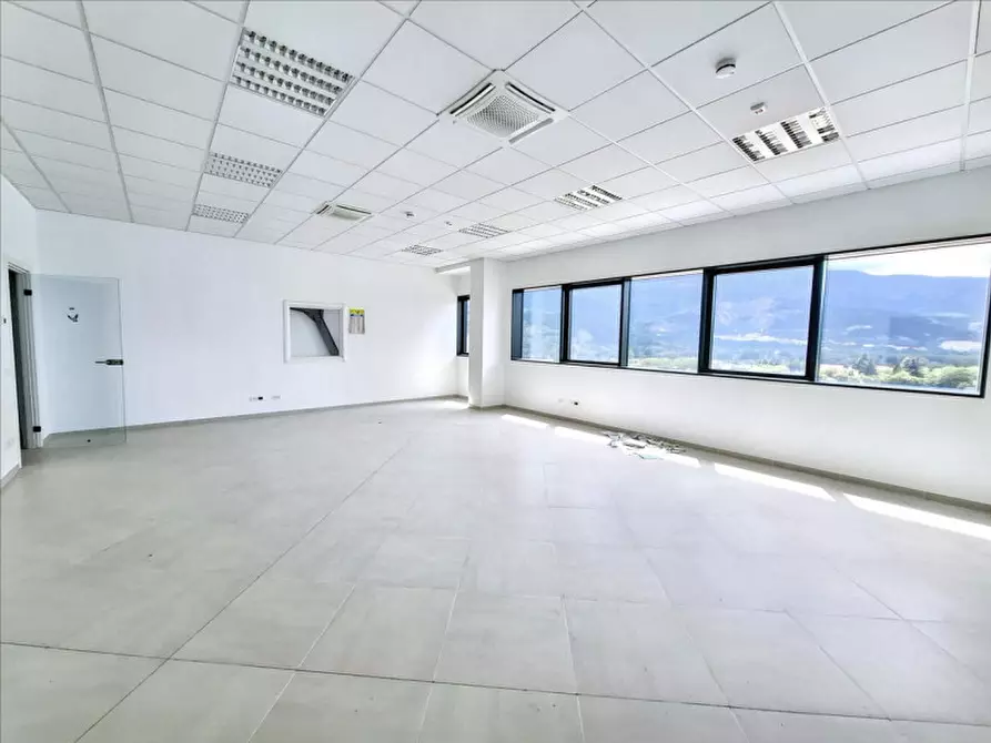 Immagine 27 di Ufficio in vendita  in SS261, N. snc a Poggio Picenze