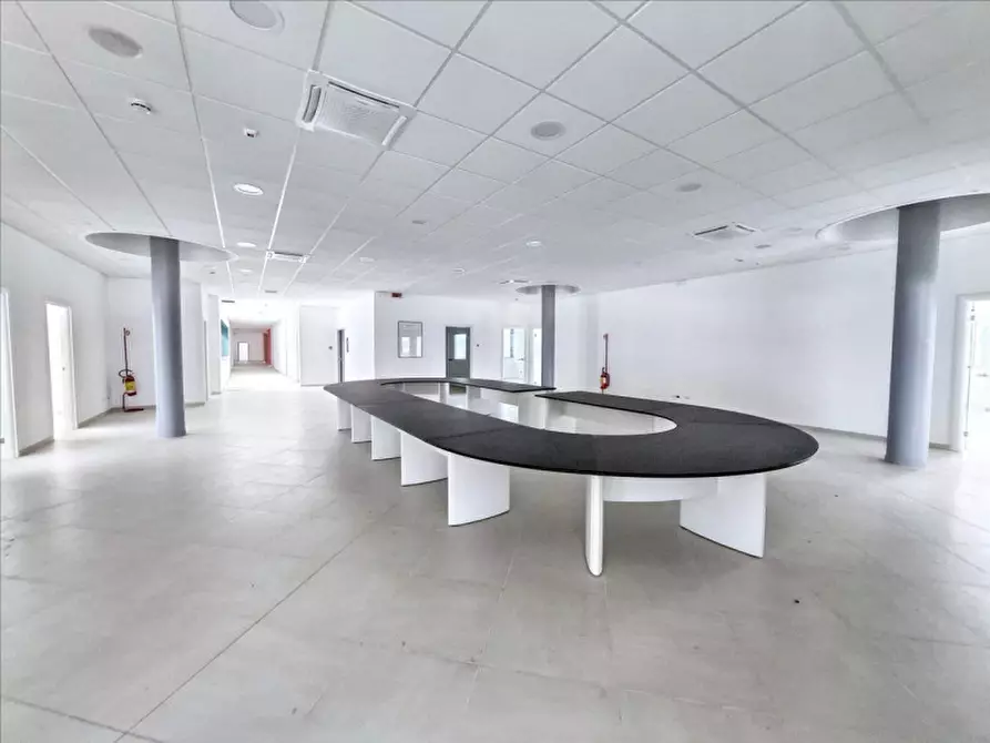 Immagine 28 di Ufficio in vendita  in SS261, N. snc a Poggio Picenze