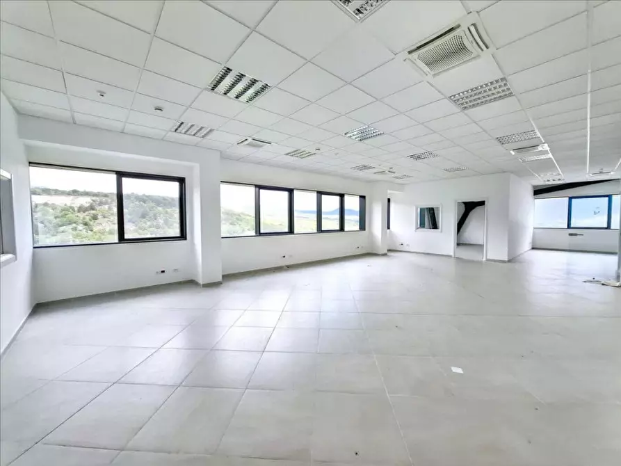 Immagine 29 di Ufficio in vendita  in SS261, N. snc a Poggio Picenze