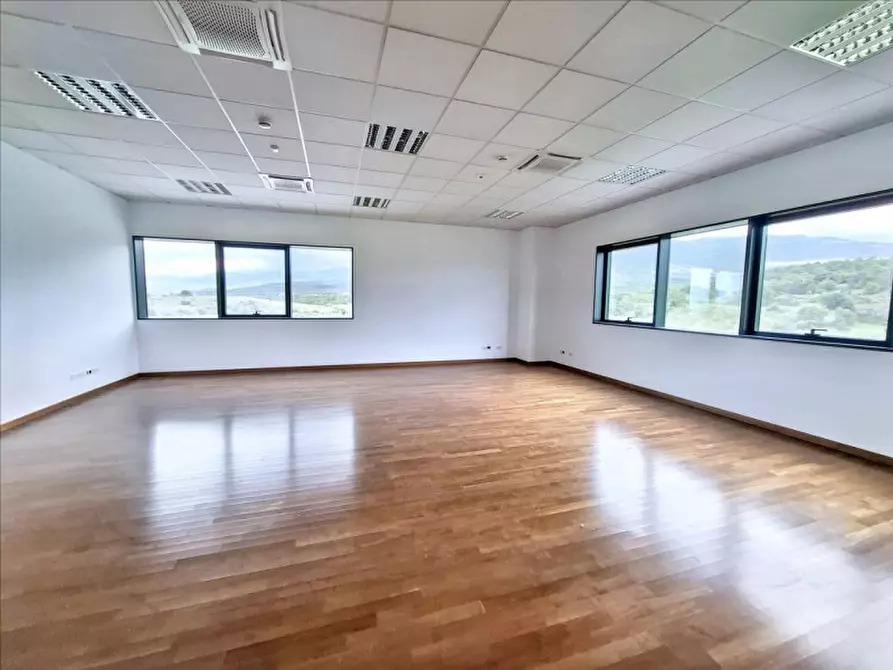 Immagine 30 di Ufficio in vendita  in SS261, N. snc a Poggio Picenze