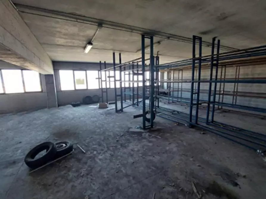 Immagine 11 di Capannone industriale in vendita  in Via Bissone, N. - a Santa Cristina E Bissone