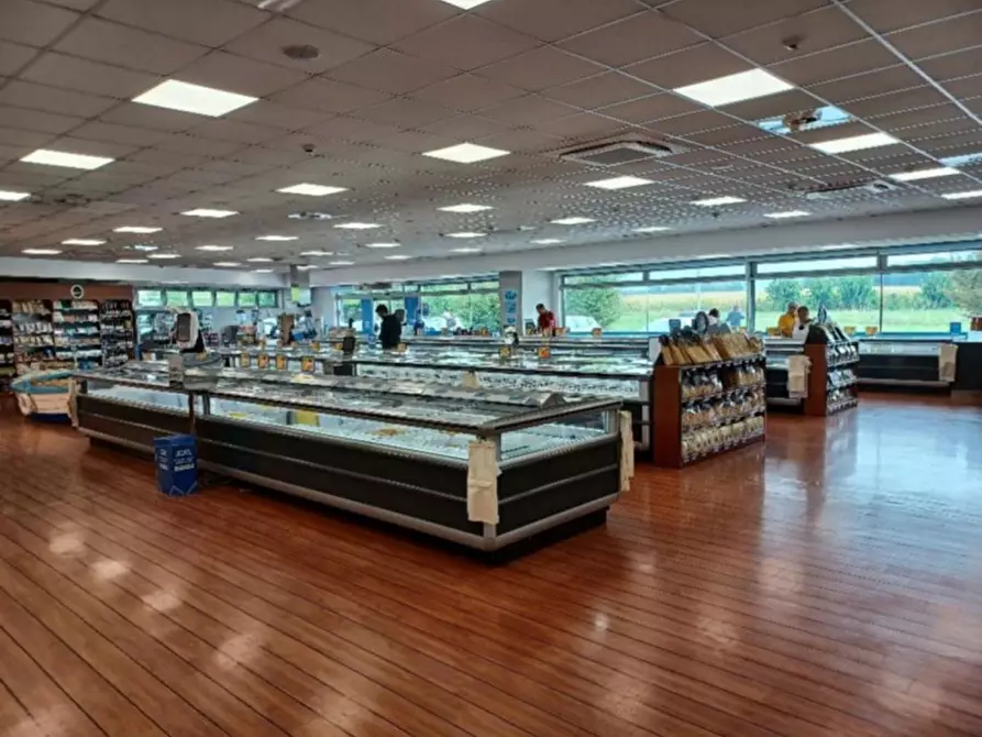 Immagine 1 di Negozio in vendita  in Via Nazionale, 130, 33010 Reana del Rojale UD, Italia a Tavagnacco