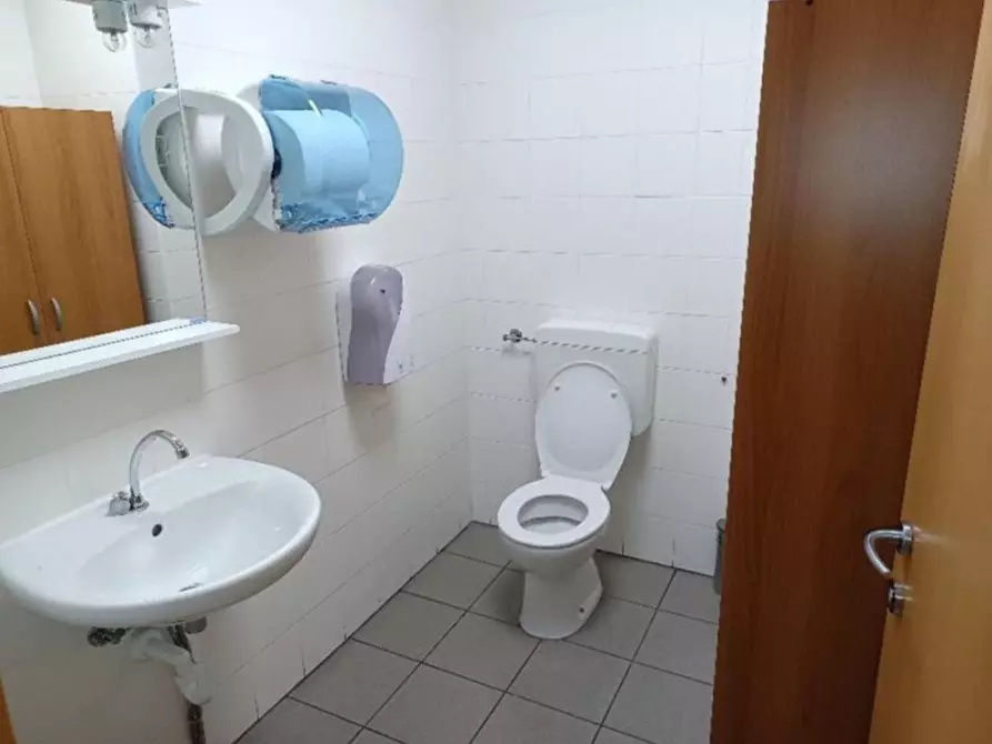 Immagine 6 di Negozio in vendita  in Via Nazionale, 130, 33010 Reana del Rojale UD, Italia a Tavagnacco