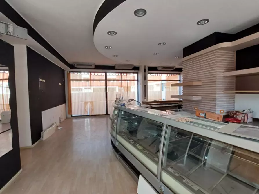 Immagine 3 di Negozio in vendita  in Via Monsigor Cazzaniga, N. 19 a Gorgonzola