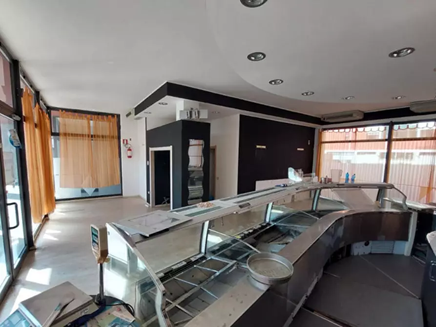 Immagine 4 di Negozio in vendita  in Via Monsigor Cazzaniga, N. 19 a Gorgonzola