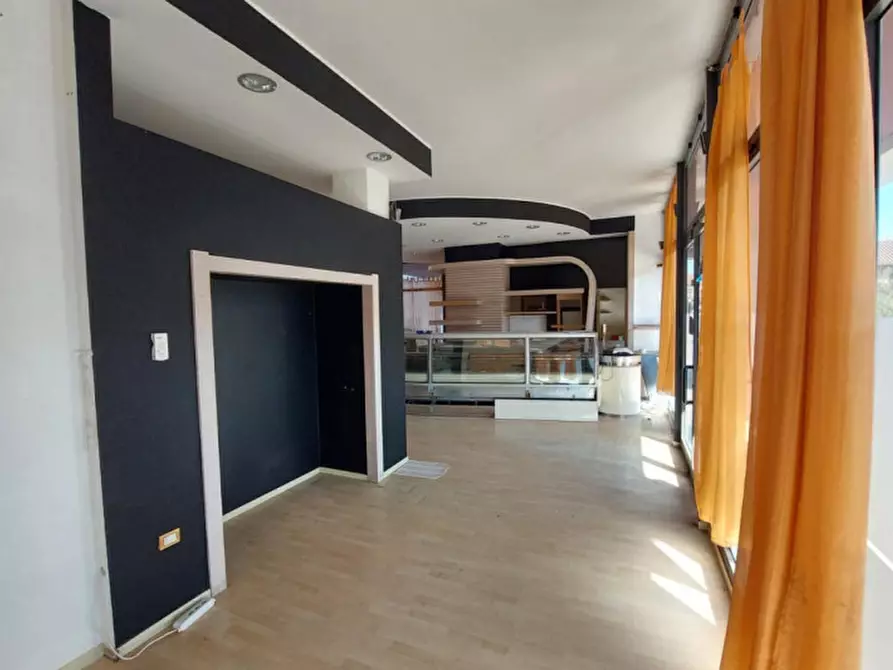 Immagine 7 di Negozio in vendita  in Via Monsigor Cazzaniga, N. 19 a Gorgonzola