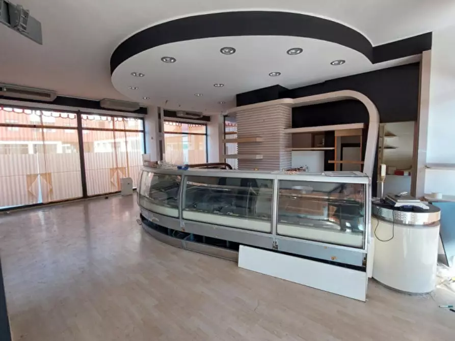 Immagine 8 di Negozio in vendita  in Via Monsigor Cazzaniga, N. 19 a Gorgonzola