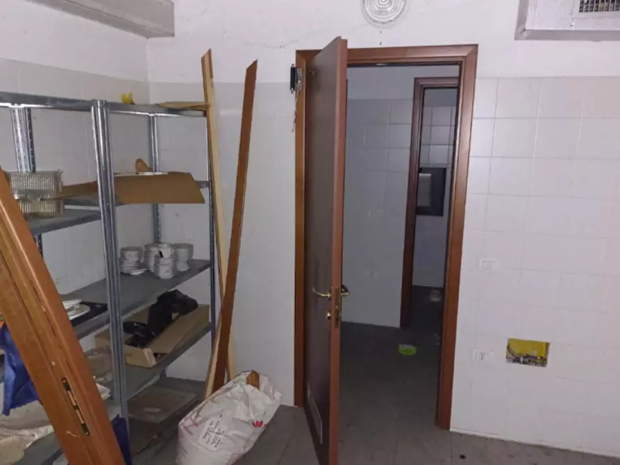 Immagine 10 di Negozio in vendita  in Via Monsigor Cazzaniga, N. 19 a Gorgonzola